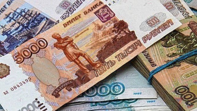 El rublo, la moneda de Rusia pierde rápidamente valor tras las sanciones de la Otán