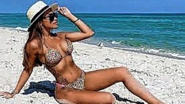 Antonella Bel&eacute;n Delmonte disfrutando de la playa. Ya recibi&oacute; una dosis de Sputnik V.&nbsp;