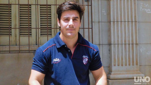 Se inició en infantiles de La Salle Jobson, y posteriormente pasó a las filas de Santa Fe Rugby Club.