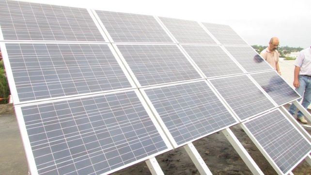 Paneles solares similares a los utilizados por los prosumidores. Paneles solares similares a los utilizados por los prosumidores.