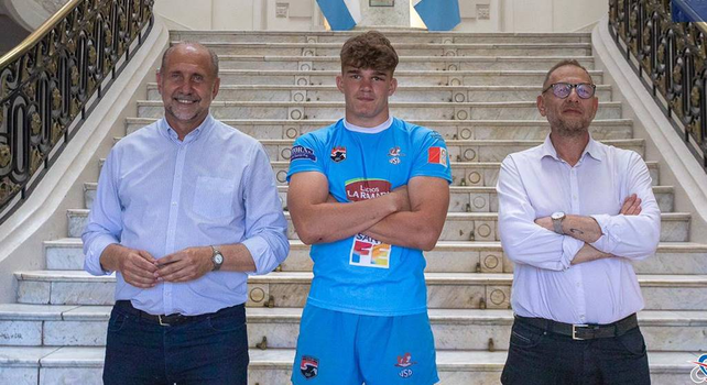 El gobernador Omar Perotti y el ministro de Gesti&oacute;n P&uacute;blica, Marcos Corach, junto al capit&aacute;n de Santa Fe, Ignacio Sapino, todos de la ciudad de Rafaela.