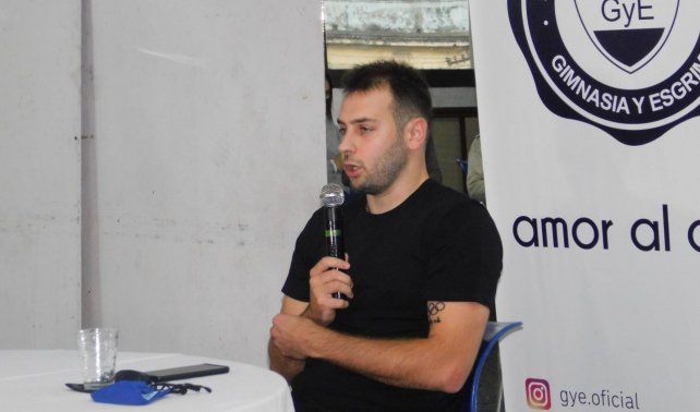 El armador formado en Gimnasia y Esgrima, manifest&oacute; que por el momento piensa jugar hasta el Mundial que se realizar&aacute; en Rusia el a&ntilde;o pr&oacute;ximo.