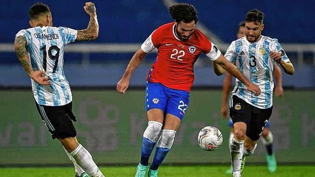 Argentina visita a Chile en Calama, con las ausencias de Scaloni y Messi. Argentina visita a Chile en Calama, con las ausencias de Scaloni y Messi.