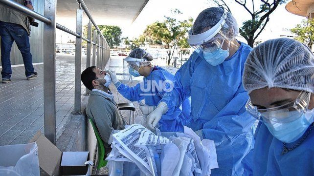 Este sábado se reportaron 1.384 nuevos contagios en la provincia y 100 pertenecen a la ciudad de Santa Fe.