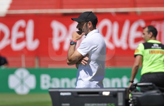 Juan Azconzábal le da minutos a varios chicos surgidos de las inferiores de Unión