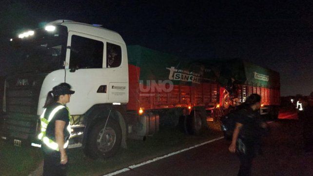 Violento choque frontal entre dos camiones en la ruta nacional 11, a dos kilómetros de Candioti