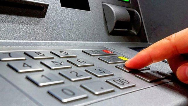 El cronograma de pago a los estatales santafesinos comienza este miércoles, adelantó el Ministerio de Economía. 