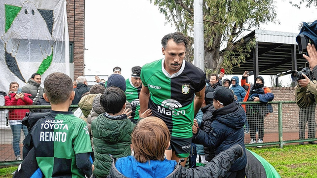 Bajo una intensa lluvia, el ex Racing 92, volvi&oacute; al conjunto santafesino luego de marcharse en el a&ntilde;o 2011.