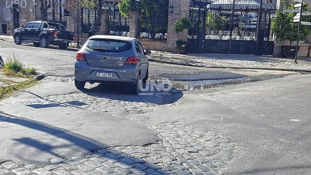 Frente a la Cervecería. Vecinos de barrio Candioti Sur reclaman el arreglo de una tradicional y transitada esquina.
