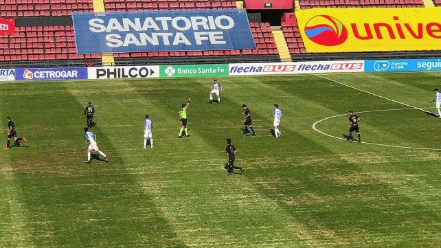 El campo de juego del Brigadier López tuvo que ser reacondicionado durante este campeonato. Ahora se viene un nuevo trabajo en Colón.