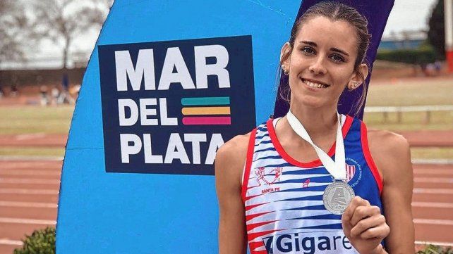 Leila Garetto de Unión de Santa Fe se quedó con la medalla de plata en salto en largo.