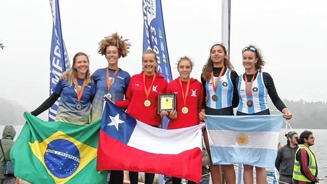 En el Sudamericano desarrollado en Laguna Grande, se quedó junto a Peralta con la medalla plata en dos sin timonel femenino. 