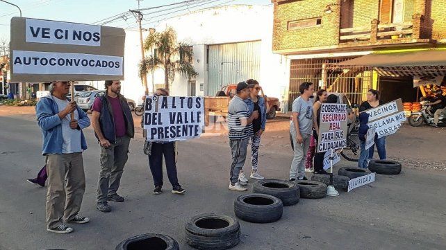 Vecinos de barrio Altos del Valle salieron a las calles a pedir mayor seguridad. 