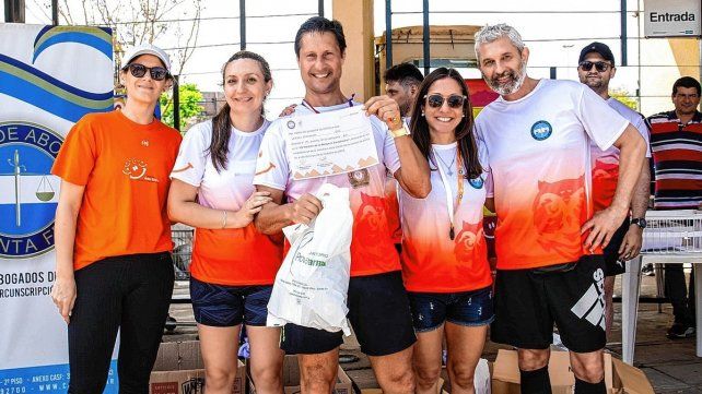 En los 10km masculino para abogados, se impuso el ex rugbier Leandro Kreczmann de Santa Fe.