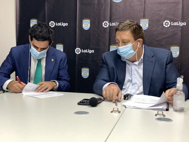 Fabián Borro, presidente CABB, y Marc Tarradas, delgado de LaLiga firmaron el convenio.