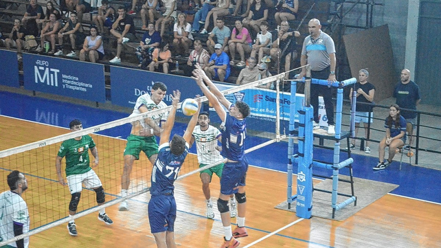 Gimnasia y Esgrima consigui&oacute; imponerse a Ferro en sets corridos.