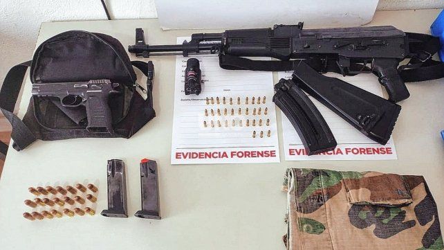 Las armas de fuego incautadas en uno de los operativos de prevención llevados adelante por Gendarmería Nacional.