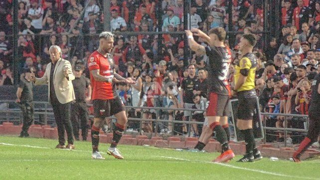 Damián Batallini sería baja ante Arsenal y podría perderse los últimos partidos en Colón.