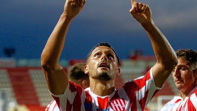 Juanch&oacute;n Garc&iacute;a registra cuatro amarillas y si es amonestado ante Defensa se perder&iacute;a el Cl&aacute;sico que Uni&oacute;n jugar&aacute; ante Col&oacute;n en la &uacute;ltima fecha.