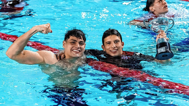 Dante Nicola (izquierda) junto a Tom&aacute;s Di Paolo, se consagr&oacute; campe&oacute;n en los 50, 100 y 200 metros pecho en Parque Roca.