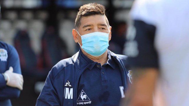 Diego Maradona deberá ser operado de urgencia ya que se le descubrió un hematoma en la cabeza.