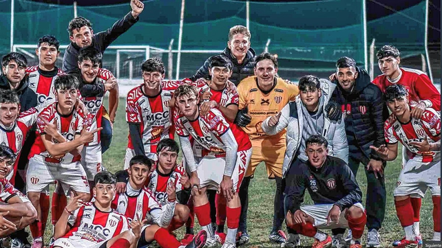 Por la Copa Concejo, el Conquistador clasificó a octavos de final tras vencer a Loyola por 1 a 0. Por la Copa Concejo, el Conquistador clasificó a octavos de final tras vencer a Loyola por 1 a 0.