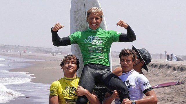 Thiago Passeri en andas, en una de sus tantas victorias.