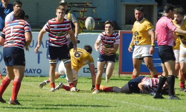 Francisco Ávalos, un eficiente polifuncional back Tricolor, ya que ingresó de apertura, y también jugó como medio scrum.