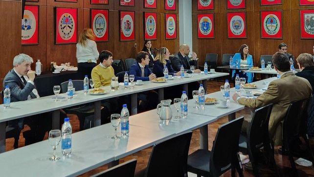 El gobierno de la provincia de Santa Fe particip&oacute; de la tercera reuni&oacute;n de la Mesa de Di&aacute;logo para el Desarrollo de la Hidrov&iacute;a.