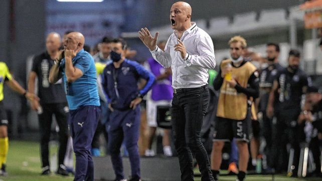 Finalmente Pablo Repetto no reemplazará a Juan Azconzábal como DT de Unión. Foto: El Diario de Ecuador