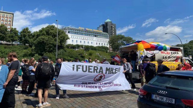 Protestas contra Milei durante su visita en Alemania.