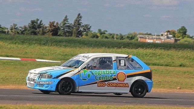 El santafesino Lisandro Masía con un Gol finalizó segundo en los 1600, prueba que fue ganada por el rafaelino Alejandro Cipolatt.