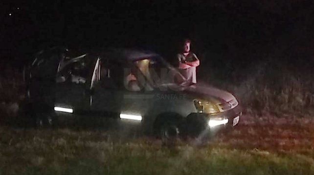 Ataque en la autopista Santa Fe-Rosario. Chocaron con una piedra y los asaltaron a punta de escopeta.