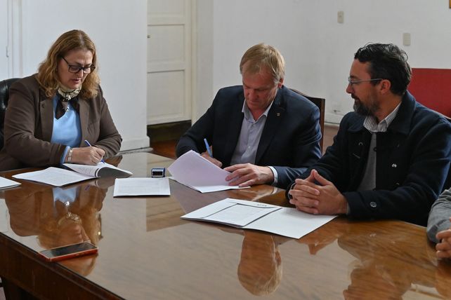 Santa Fe implementará un plan integral de mantenimiento en hospitales públicos junto a la Universidad Tecnológica Nacional Santa Fe implementará un plan integral de mantenimiento en hospitales públicos junto a la Universidad Tecnológica Nacional