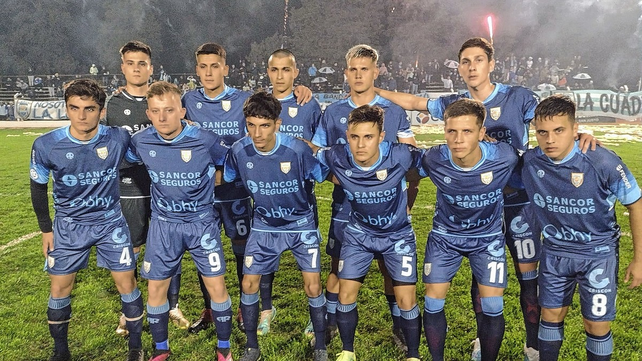 El conjunto de Atl&eacute;tico Rafaela present&oacute; una alineaci&oacute;n alternativa con solamente tres jugadores profesionales.