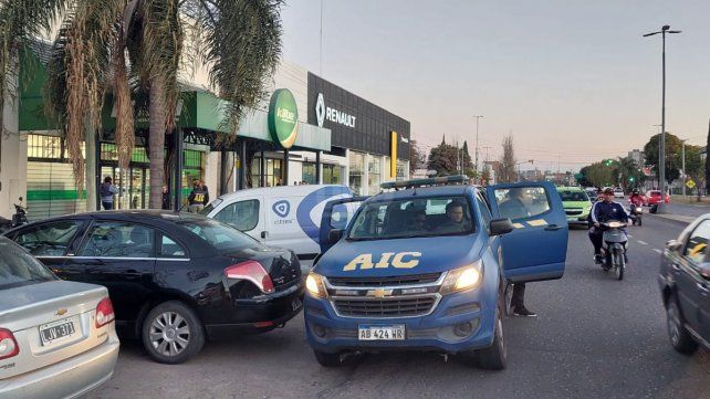 Robo en banda en un supermercado de avenida López y Planes Robo en banda en un supermercado de avenida López y Planes