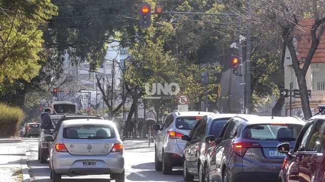 Infracciones de tránsito en la ciudad de Santa Fe. El exceso de velocidad encabeza la lista de faltas al volante sobre el cruce de semáforos en rojo. 