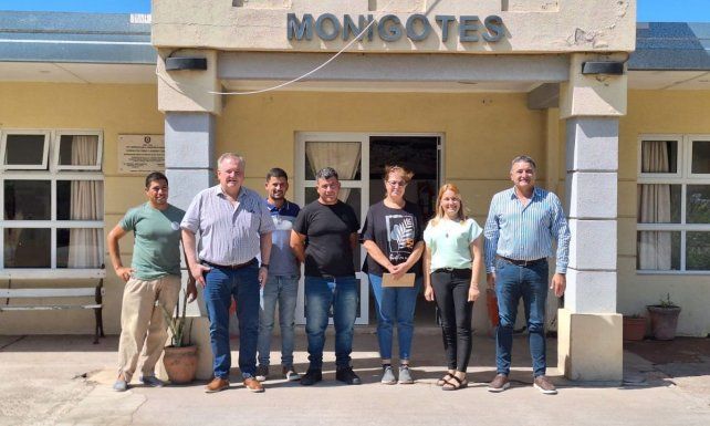 Michlig y González acercaron aportes gubernamentales en Monigotes, Las Palmeras y Curupaity por más de $19.000.000