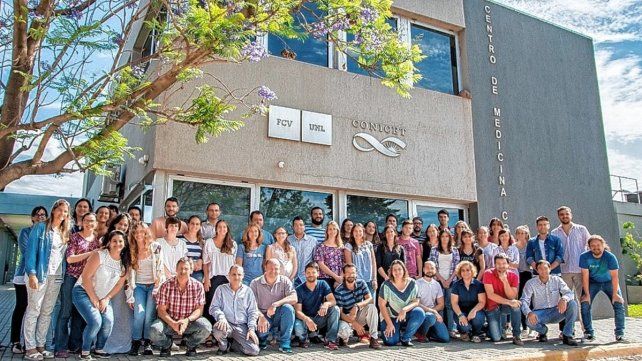 Las tareas de validación de la Vacuna Sputnik se llevan a cabo en el Centro de Medicina Comparada (CMC) que forma parte del ICIVET Litoral. El CMC es una plataforma tecnológica única en su tipo en el sistema científico-académico argentino.