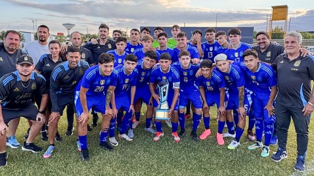 Matías Córdoba, Lucas Cuffia y Jonás Ravano, los pibes de Colón en la Selección Argentina del Ascenso. Matías Córdoba, Lucas Cuffia y Jonás Ravano, los pibes de Colón en la Selección Argentina del Ascenso.