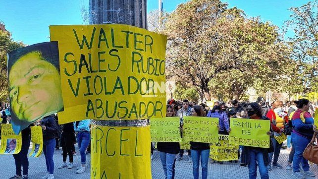 La pareja de entrenadores fue imputada por abuso sexual con acceso carnal, abuso sexual simple agravado, abuso sexual gravemente ultrajante, corrupción de menores, todos los hechos agravados por ser guardadores al ser educadores.