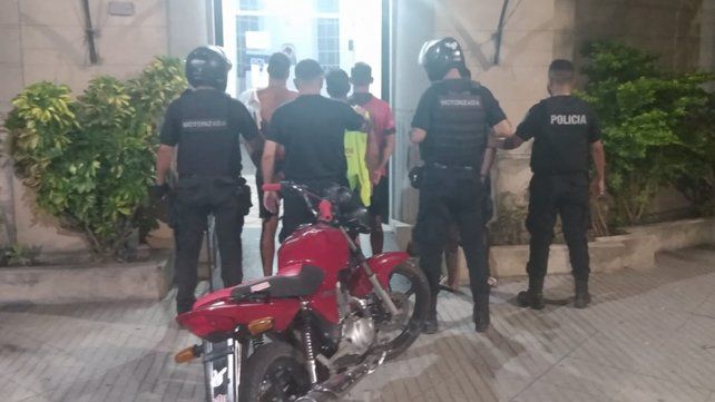 Cuatro hombres fueron detenidos por la policía luego del intento de robo en la vecinal 7 Jefes.