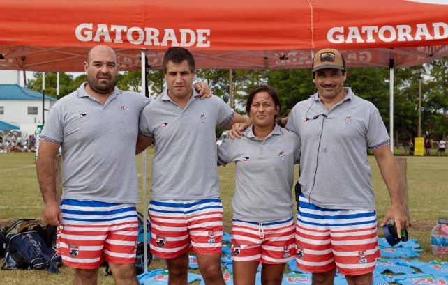 Junto a Germ&aacute;n C&oacute;rdoba, Pedro Benet y Pablo Pfirter, como entrenadora del seleccionado juvenil de la USR.