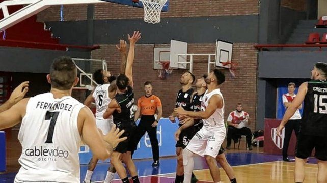 Colón perdió con Tiro Federal y acumula tres reveses en fila.