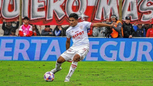 Nicolás Paz volvió a demostrar que puede darle muchas cosas a la defensa de Unión.