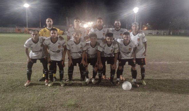 Las Flores fue impiadoso ante Defensores de Peñaloza y lo goleó por 5 a 1.