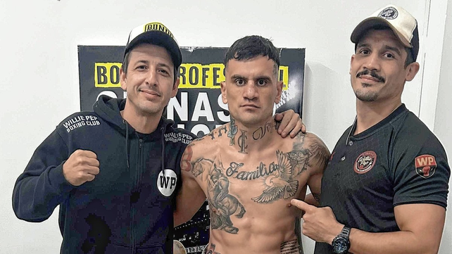 Mat&iacute;as Galucci del gimnasio Willie Pep se presenta en un festival en Concordia.