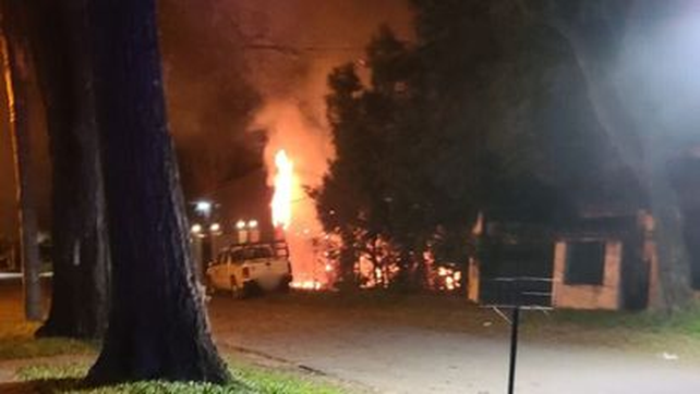 Un incendio en barrio Guadalupe afect&oacute; a un hogar de menores: el humo oblig&oacute; a evacuar a los ni&ntilde;os del Hogar Estrada.