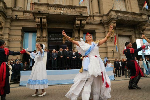 Pullaro en el acto por el 25 de Mayo: "La igualdad s&oacute;lo es posible con un pa&iacute;s verdaderamente federal".