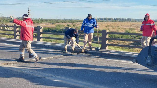 Trabajos de reparación de la grieta sobre el Puente Carretero